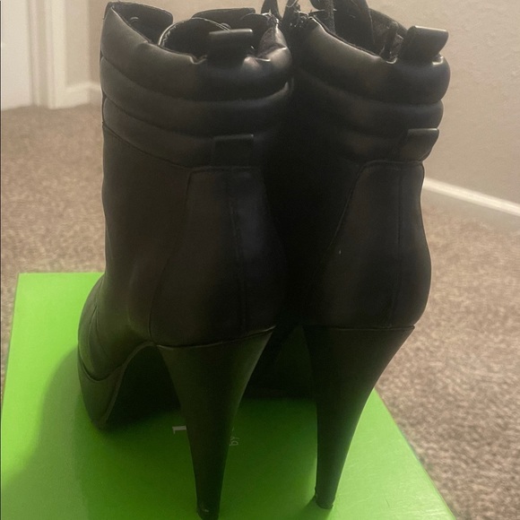 Charles By Charles David Bandi Heeled Bootie - Picture 4 of 7